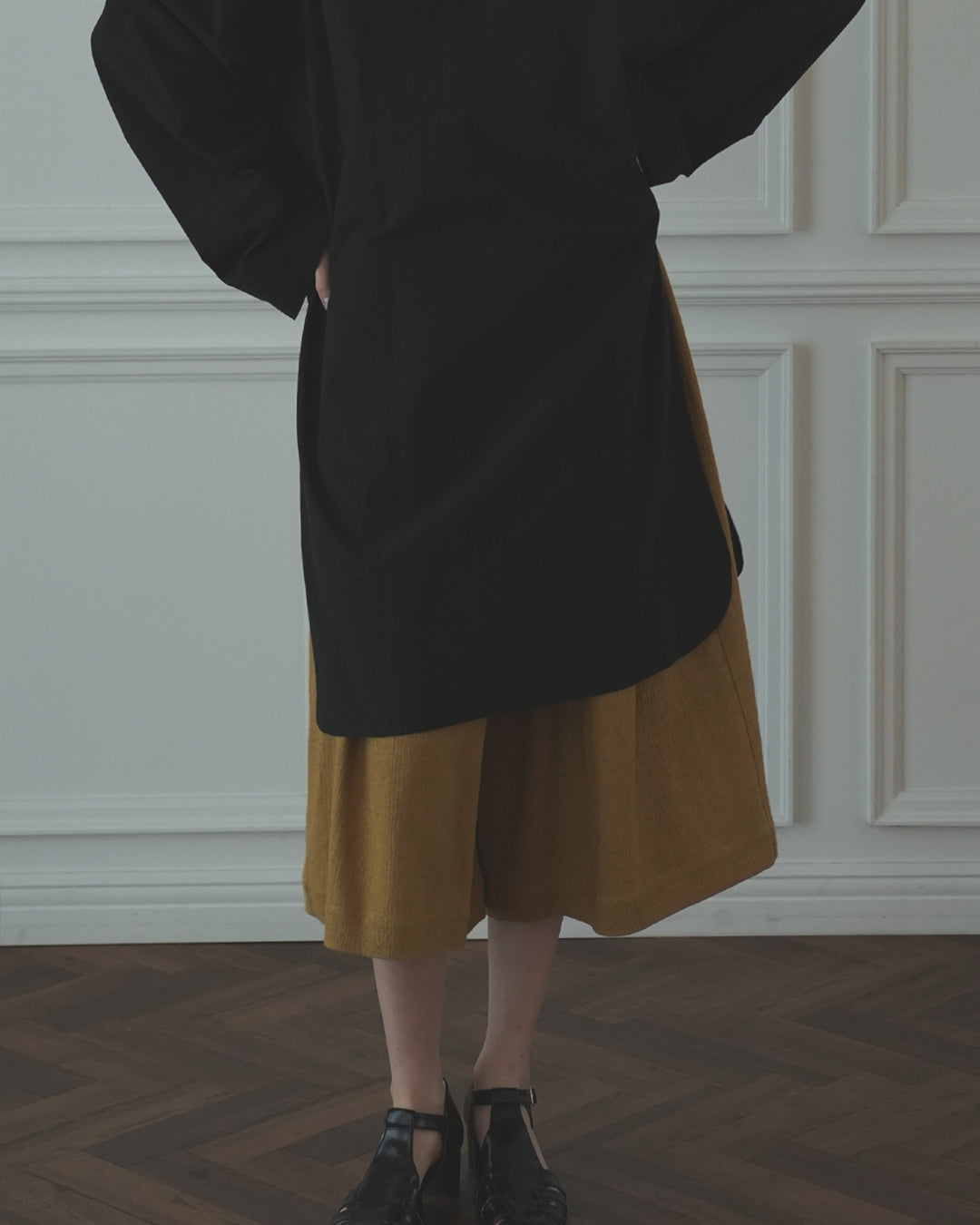 High Waist 2 Tuck Wide Half Trousers〈 000012-03 〉