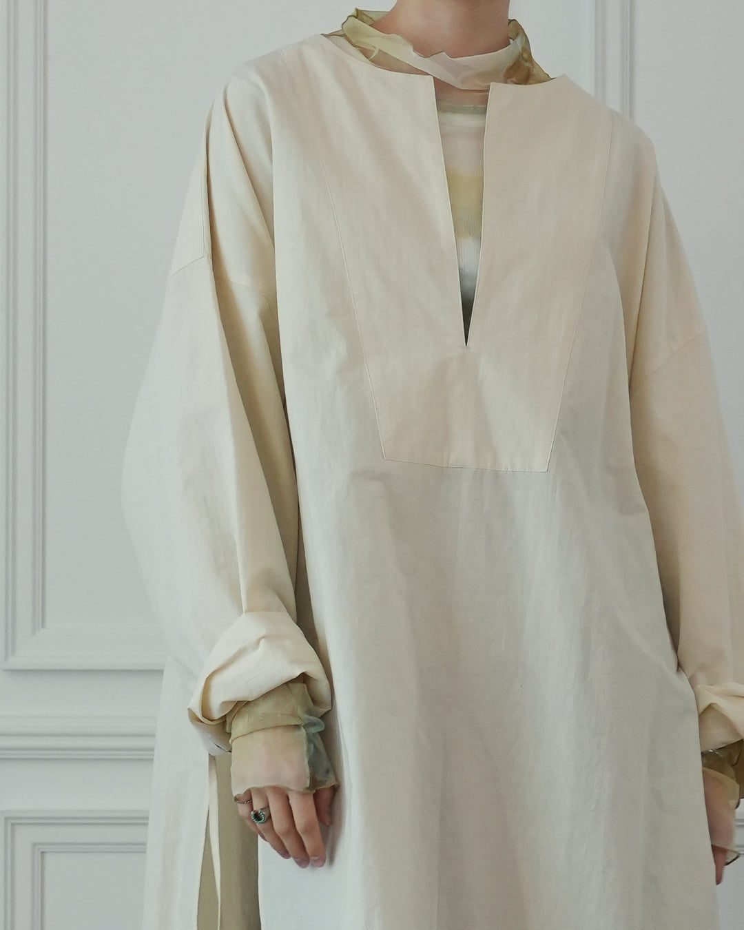 Key Neck Side Slit Long Length Pullover Shirt〈 000007-03 〉