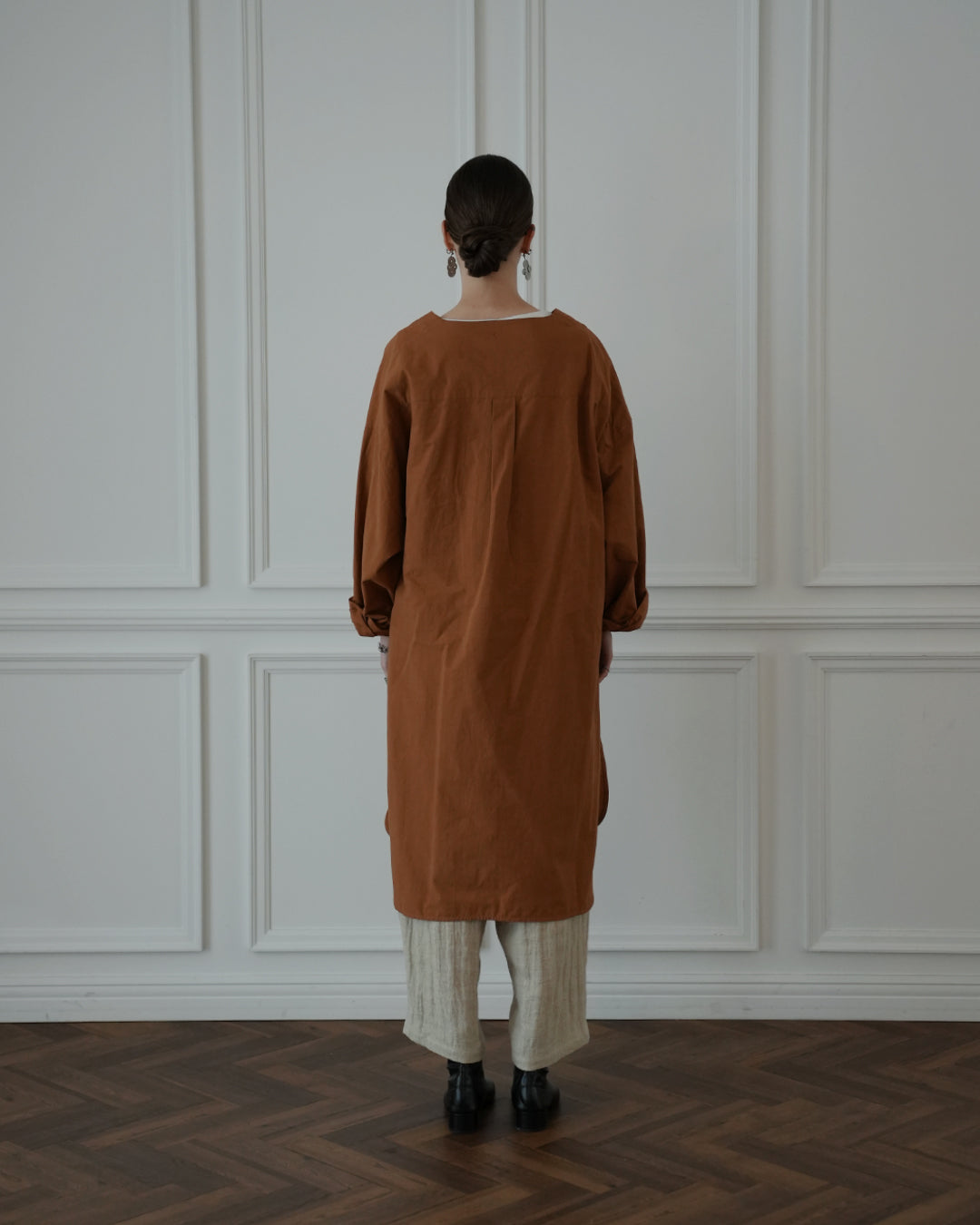 Key Neck Side Slit Long Length Pullover Shirt〈 000007-03 〉