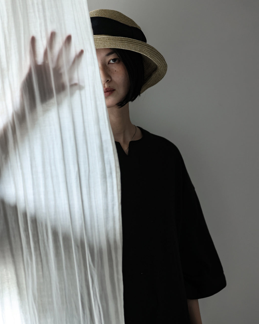 Cotton Linen Hem Round Skipper Half Sleeve Tee <#black>