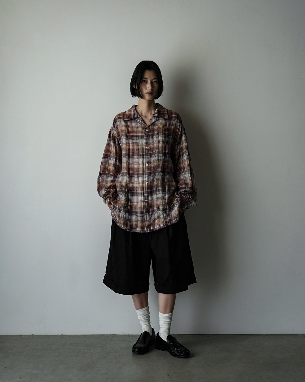 Linen Twill Coin Pocket 2Tuck Double-Hem Shorts <#black>