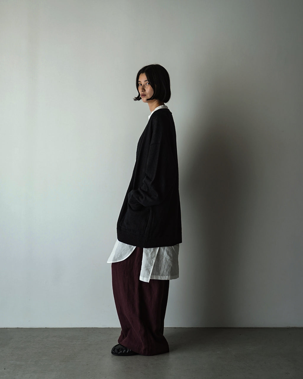 Linen Mid-Gauge V-Neck Knit Gown Cardigan <#black>