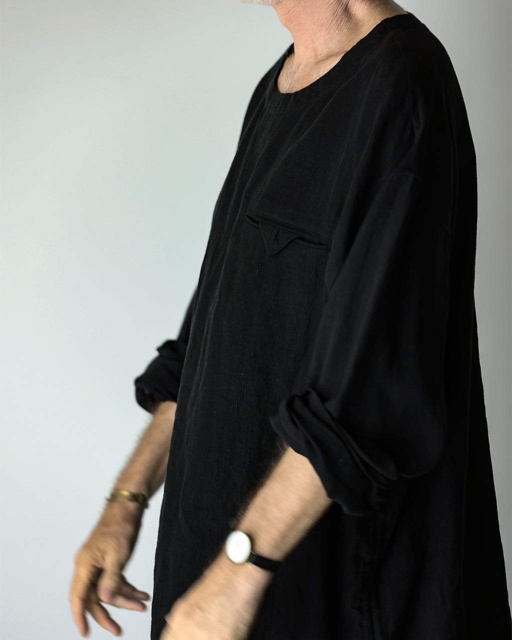 French Linen Side Shirring Long-Sleeve Pullover<#black>