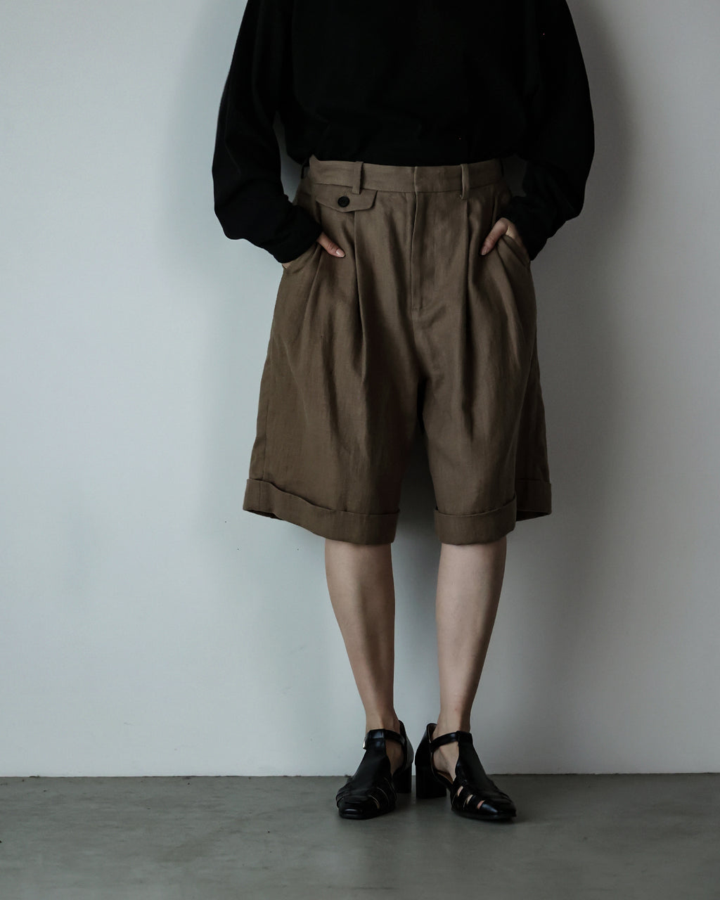 Linen Twill Coin Pocket 2Tuck Double-Hem Shorts <#beige>