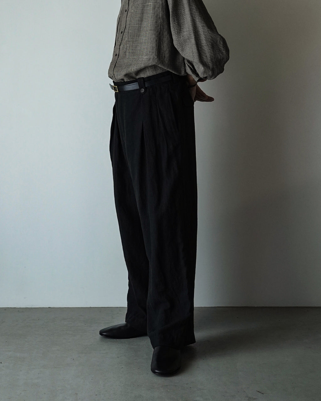 French Linen Back Belt 3Tuck Wide Straight Trousers <#black>