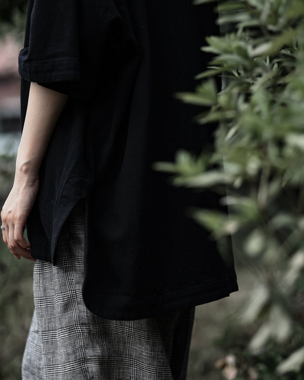 Cotton Linen Hem Round Skipper Half Sleeve Tee <#black>