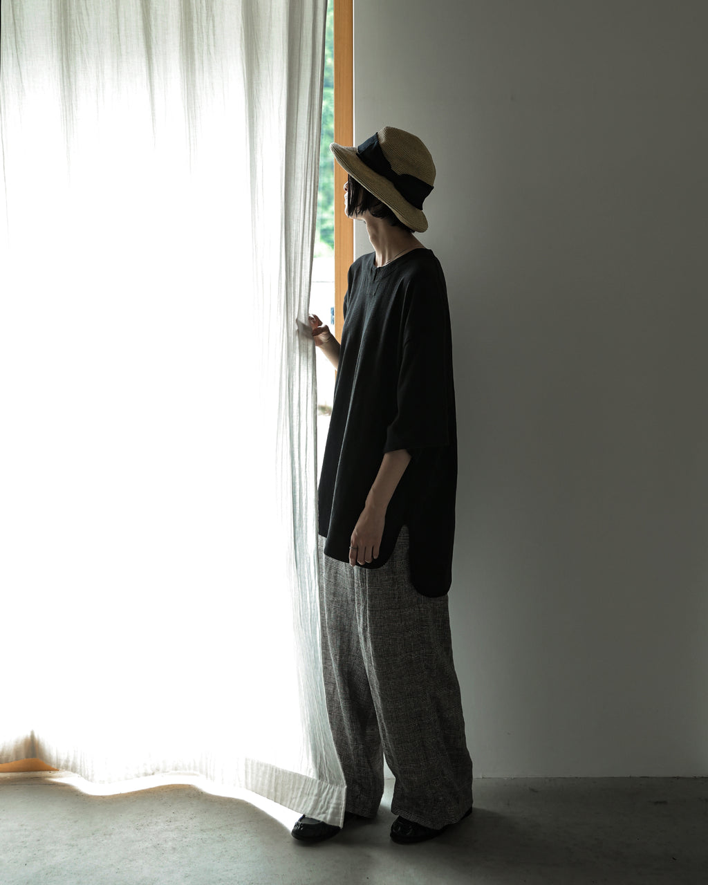 Cotton Linen Hem Round Skipper Half Sleeve Tee <#black>