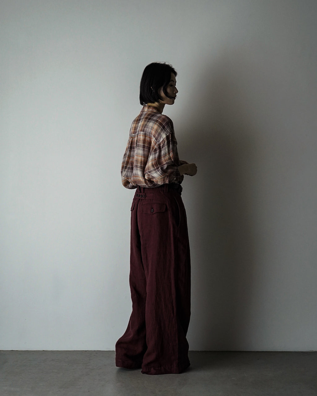 French Linen Back Belt 3Tuck Wide Straight Trousers <#burgundy>
