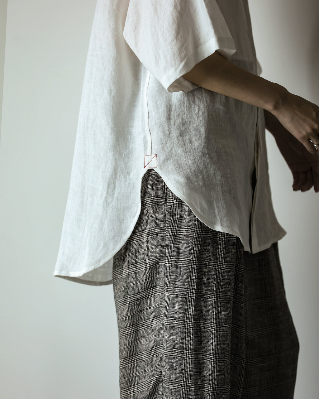 Wash Linen Band Collar Henley Neck Like Half Sleeve Atelier Shirt <#off white>