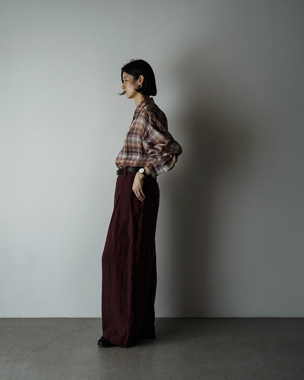 French Linen Back Belt 3Tuck Wide Straight Trousers <#burgundy>