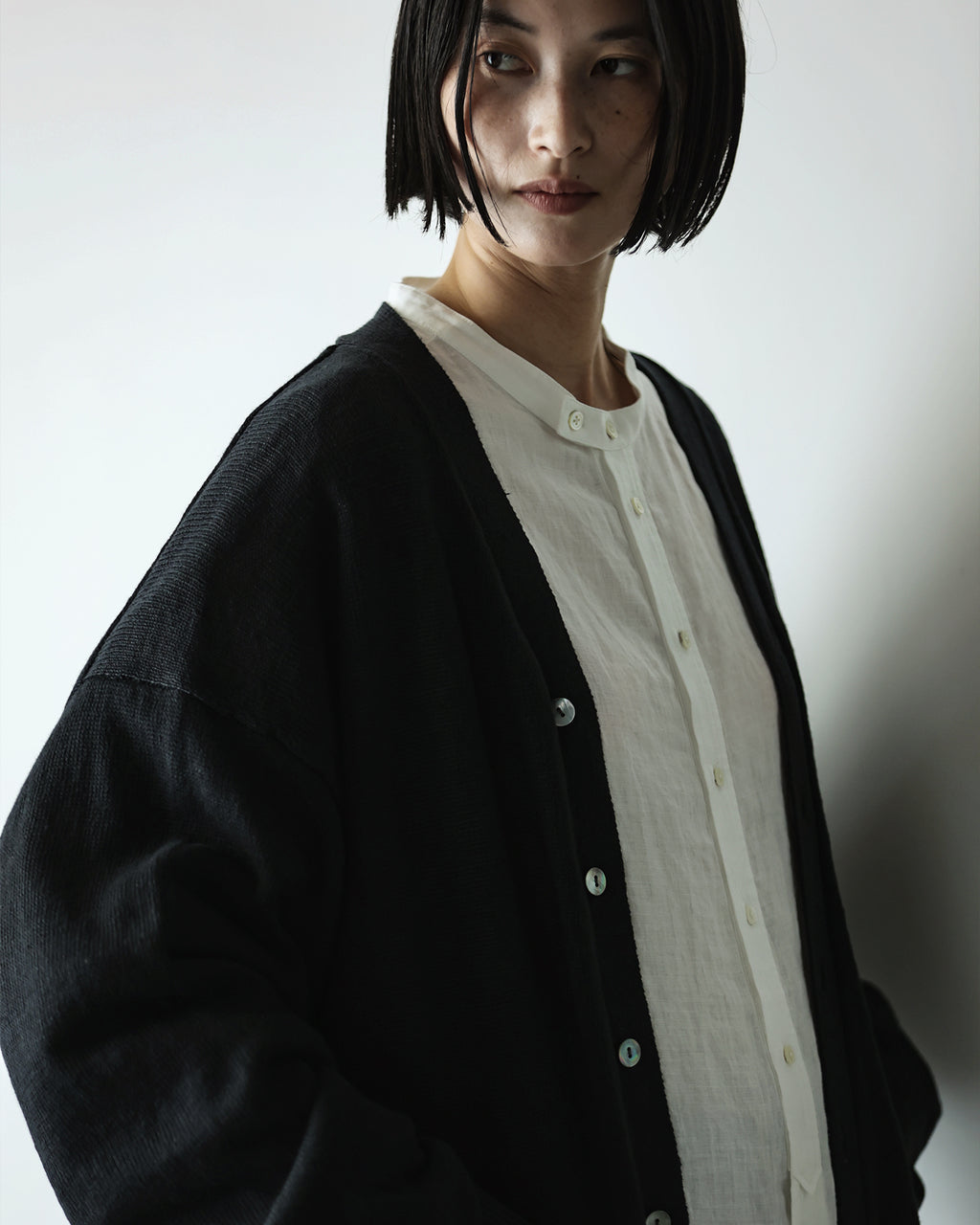 Linen Mid-Gauge V-Neck Knit Gown Cardigan <#black>