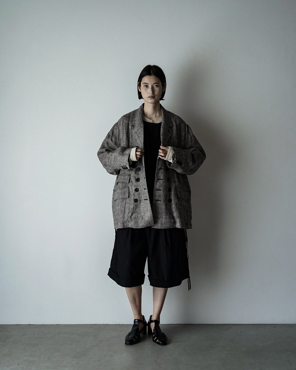 Linen Twill Coin Pocket 2Tuck Double-Hem Shorts <#black>