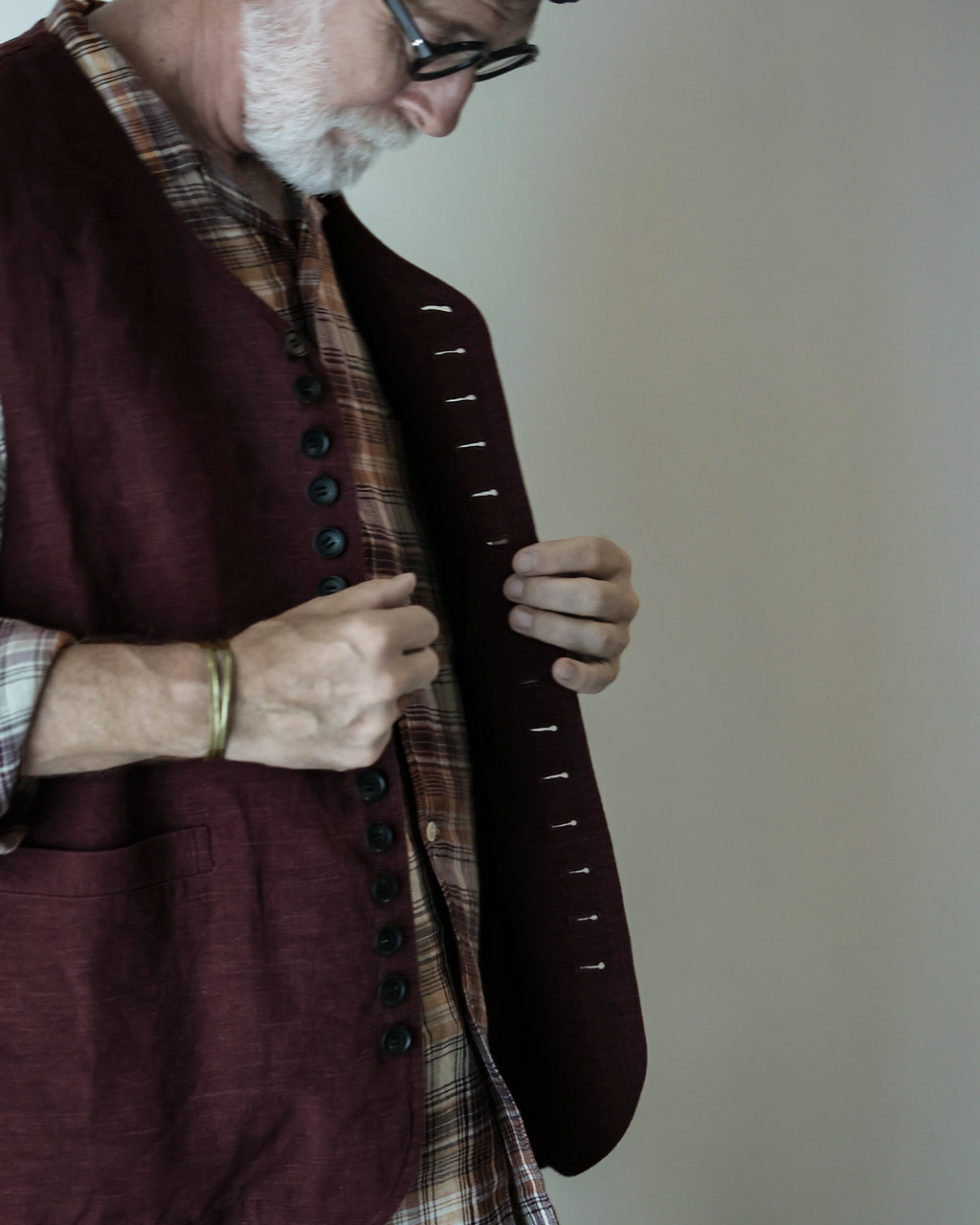 French Linen Back Belt Button Design V-Neck Vest <#burgundy>