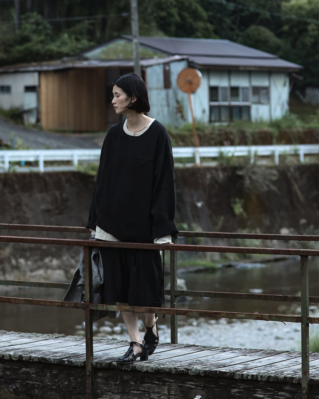 French Linen Side Shirring Long-Sleeve Pullover<#black>
