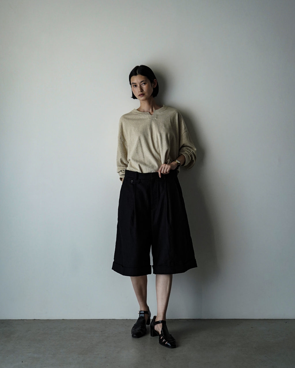 Linen Twill Coin Pocket 2Tuck Double-Hem Shorts <#black>