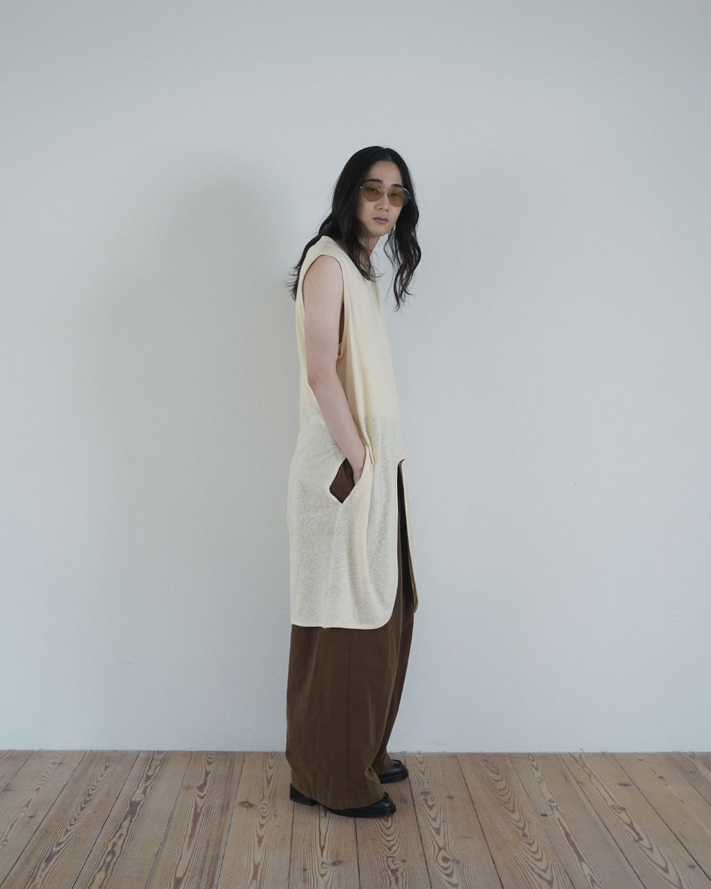 Linen Jersey Inner Layered Front Slit Tank Top <#ivory>