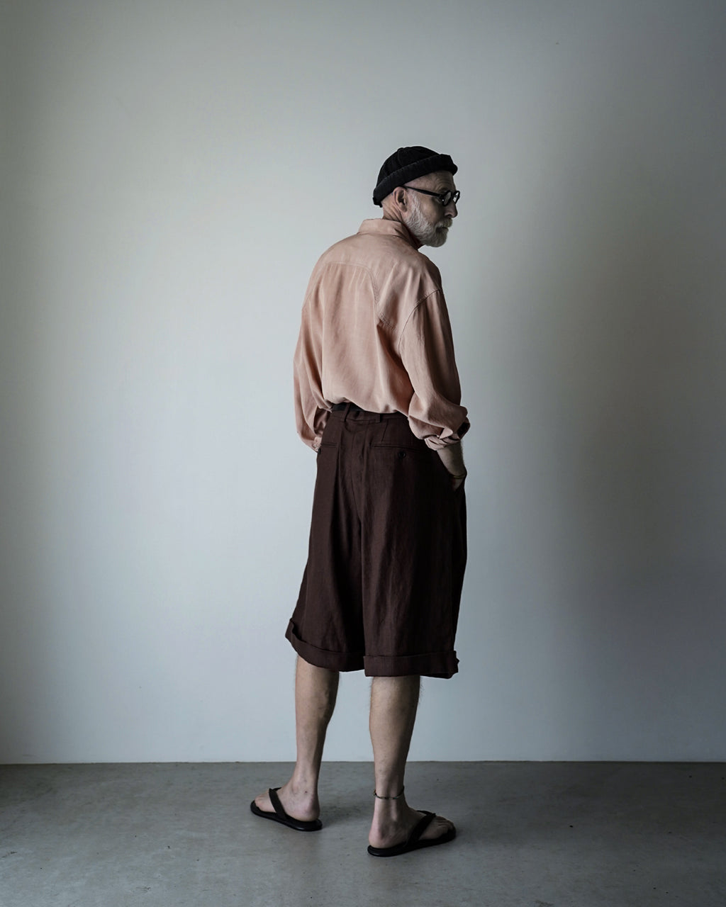 Linen Twill Coin Pocket 2Tuck Double-Hem Shorts <#browm>