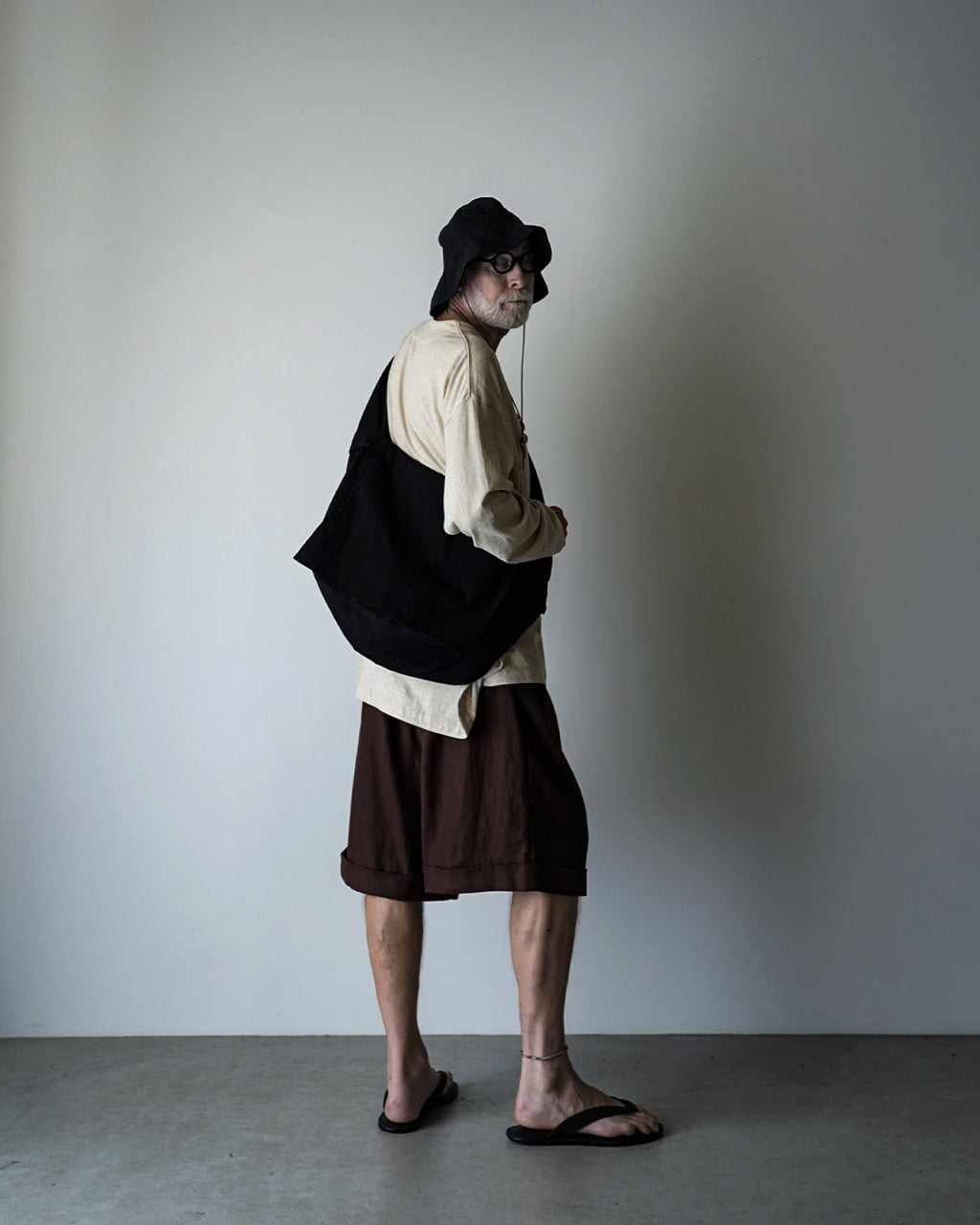 Linen Twill Coin Pocket 2Tuck Double-Hem Shorts <#browm>