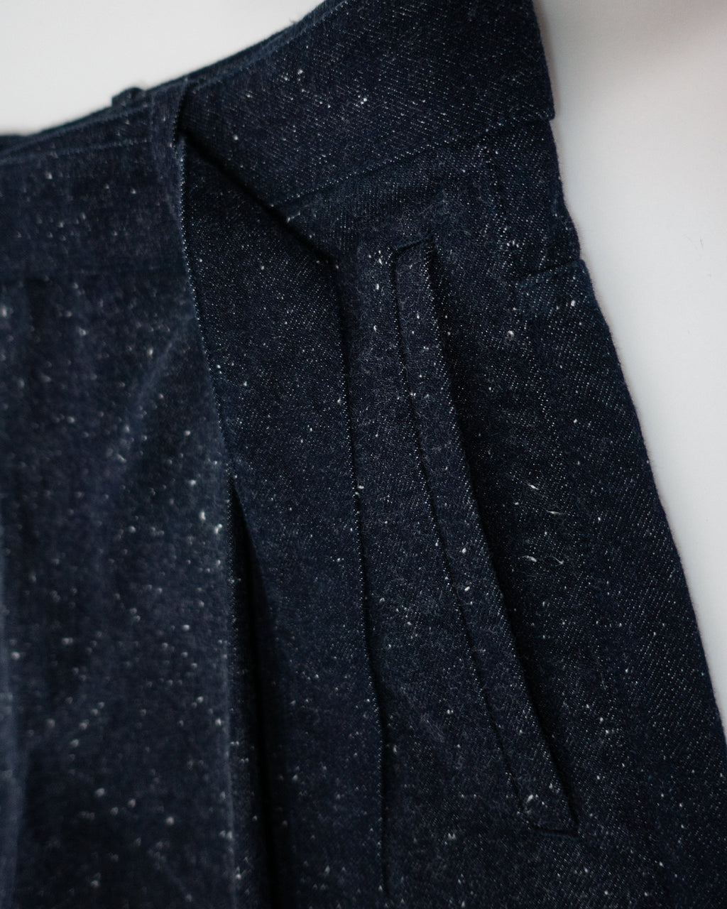 Nep Denim Belted Wide Tapered 1Tuck Baggy Pants <#indigo>