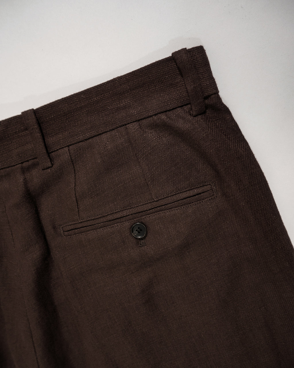 Linen Twill Coin Pocket 2Tuck Double-Hem Shorts <#browm>