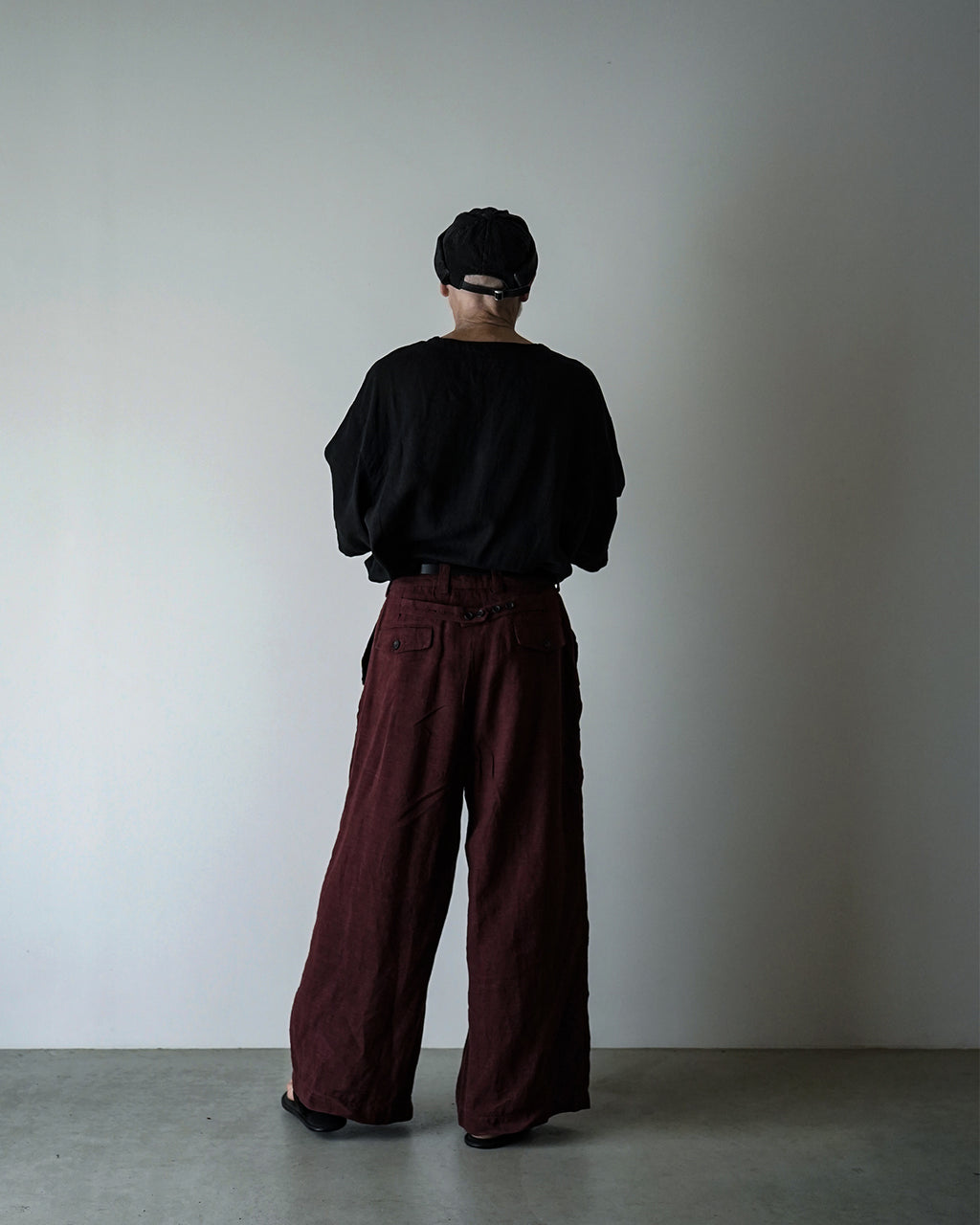 French Linen Back Belt 3Tuck Wide Straight Trousers <#burgundy>