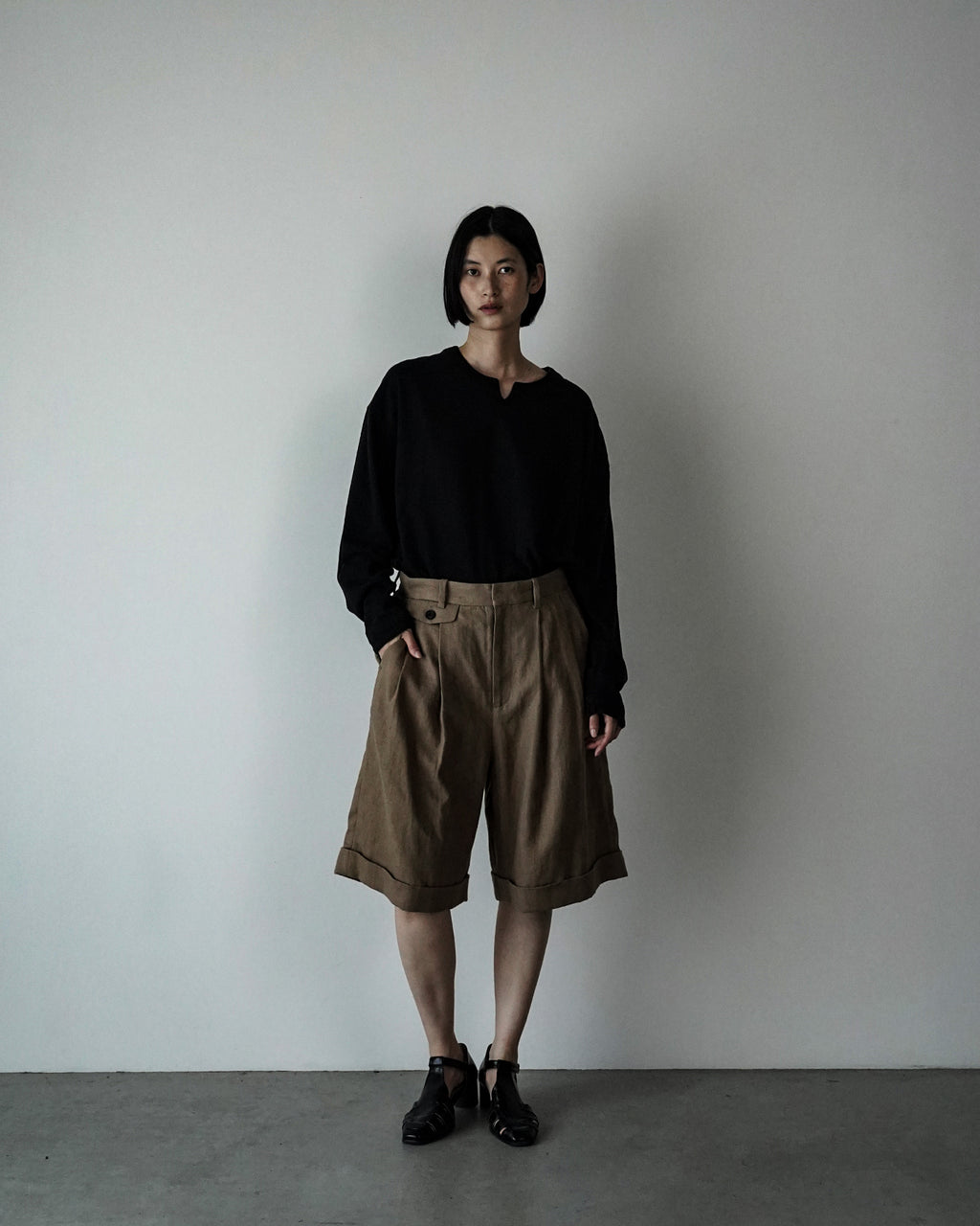 Linen Twill Coin Pocket 2Tuck Double-Hem Shorts <#beige>