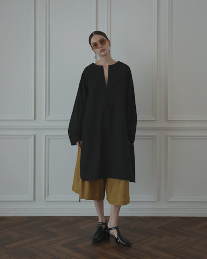 Key Neck Side Slit Long Length Pullover Shirt〈 000007-11 〉