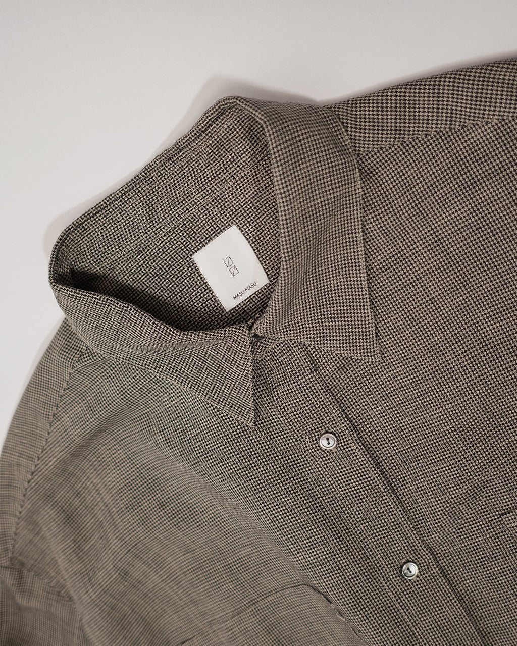 Linen-Tencel Double Pocket Regular Collar Over Shirt <#black×beige>