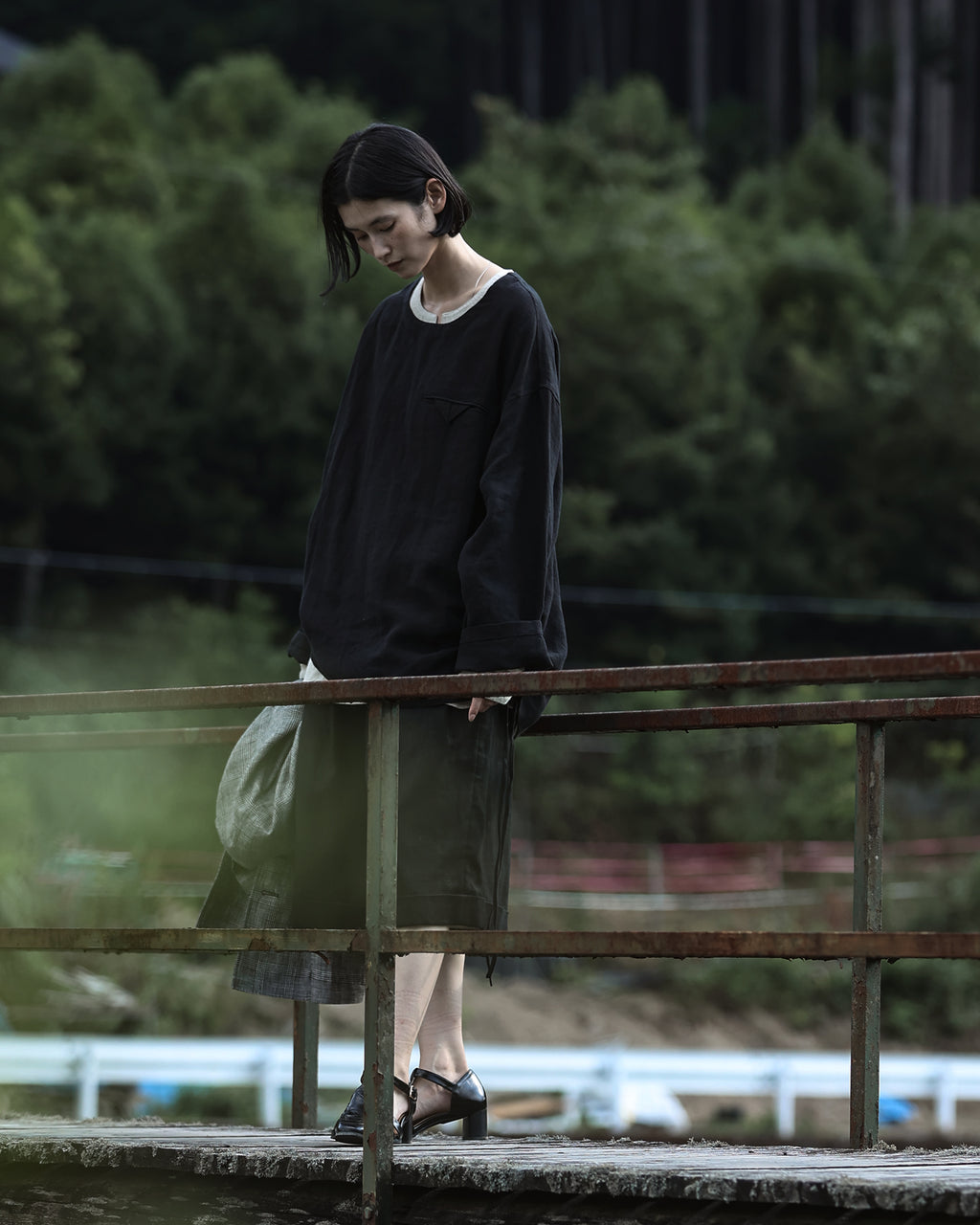 French Linen Side Shirring Long-Sleeve Pullover<#black>