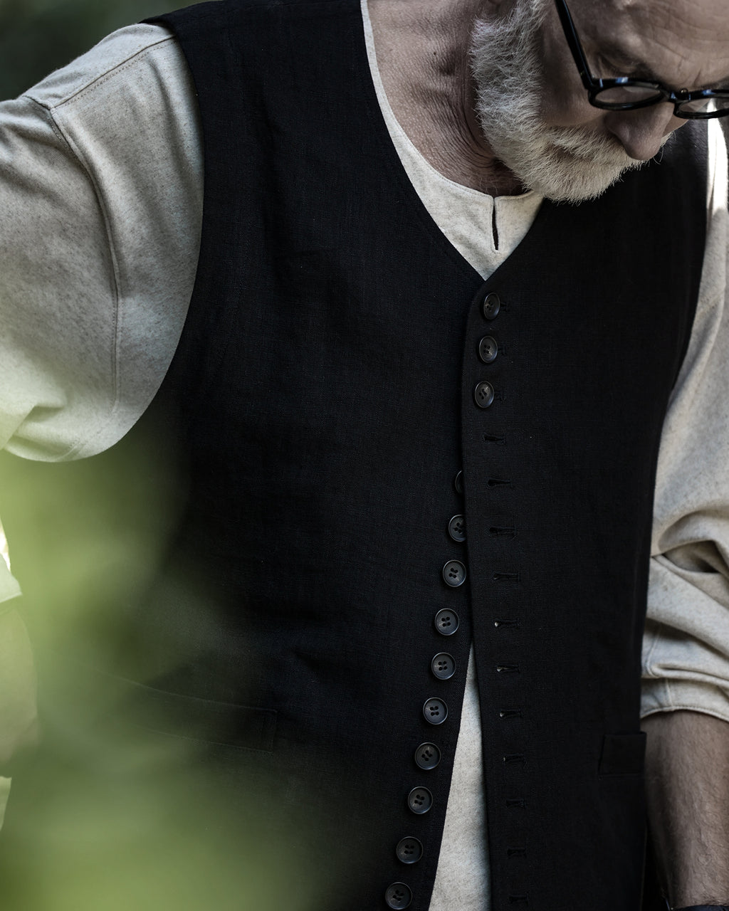 French Linen Back Belt Button Design V-Neck Vest <#black>