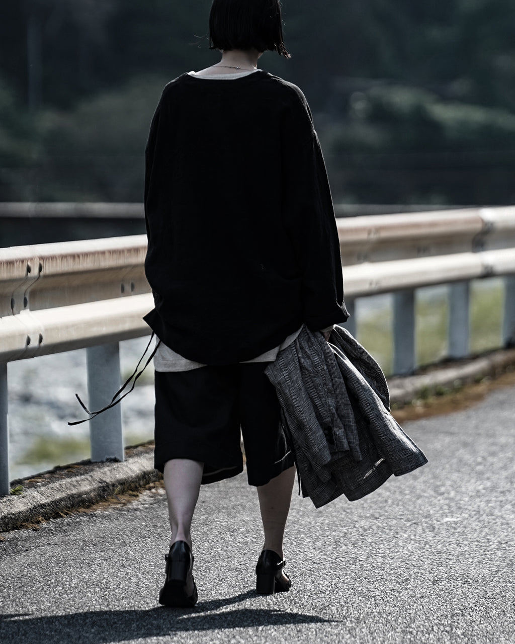 French Linen Side Shirring Long-Sleeve Pullover<#black>