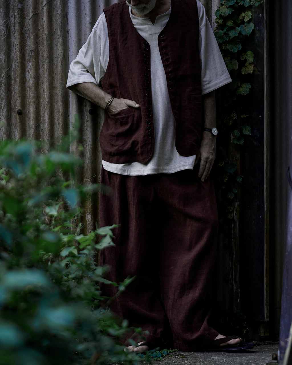 French Linen Back Belt Button Design V-Neck Vest <#burgundy>
