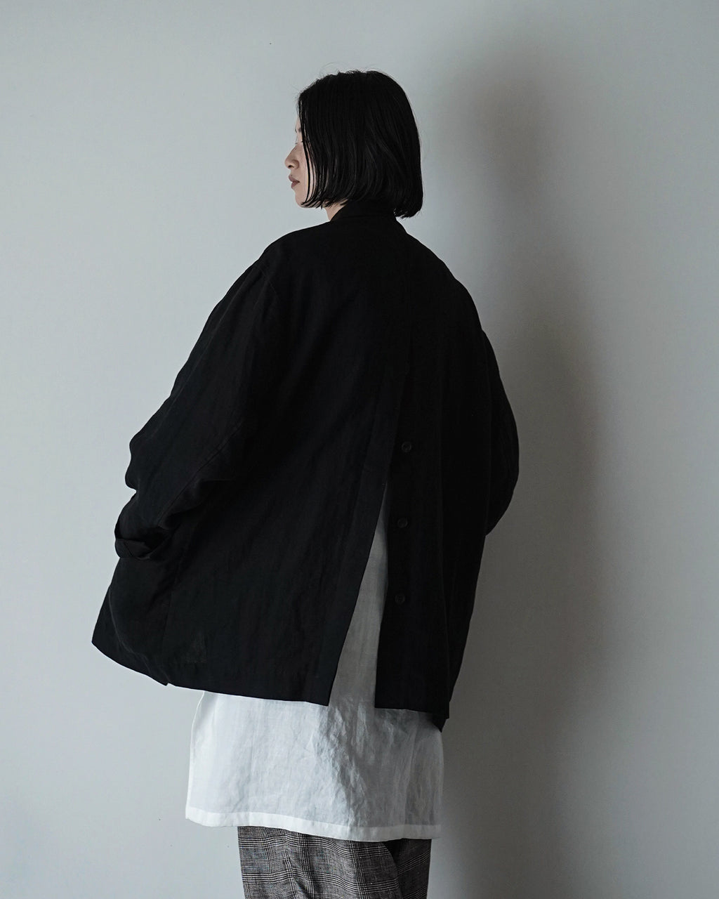 French Linen Back-Open Button Design Semi-Double Jacket <#black>
