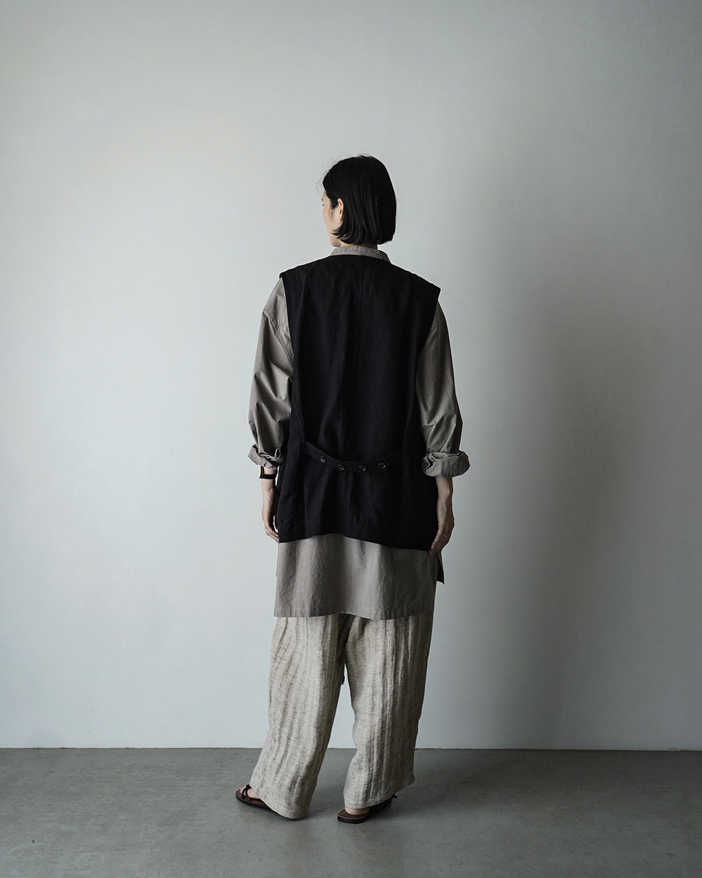 French Linen Back Belt Button Design V-Neck Vest <#black>