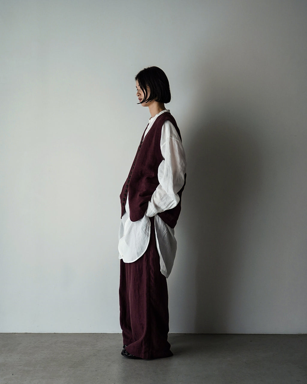 French Linen Back Belt 3Tuck Wide Straight Trousers <#burgundy>