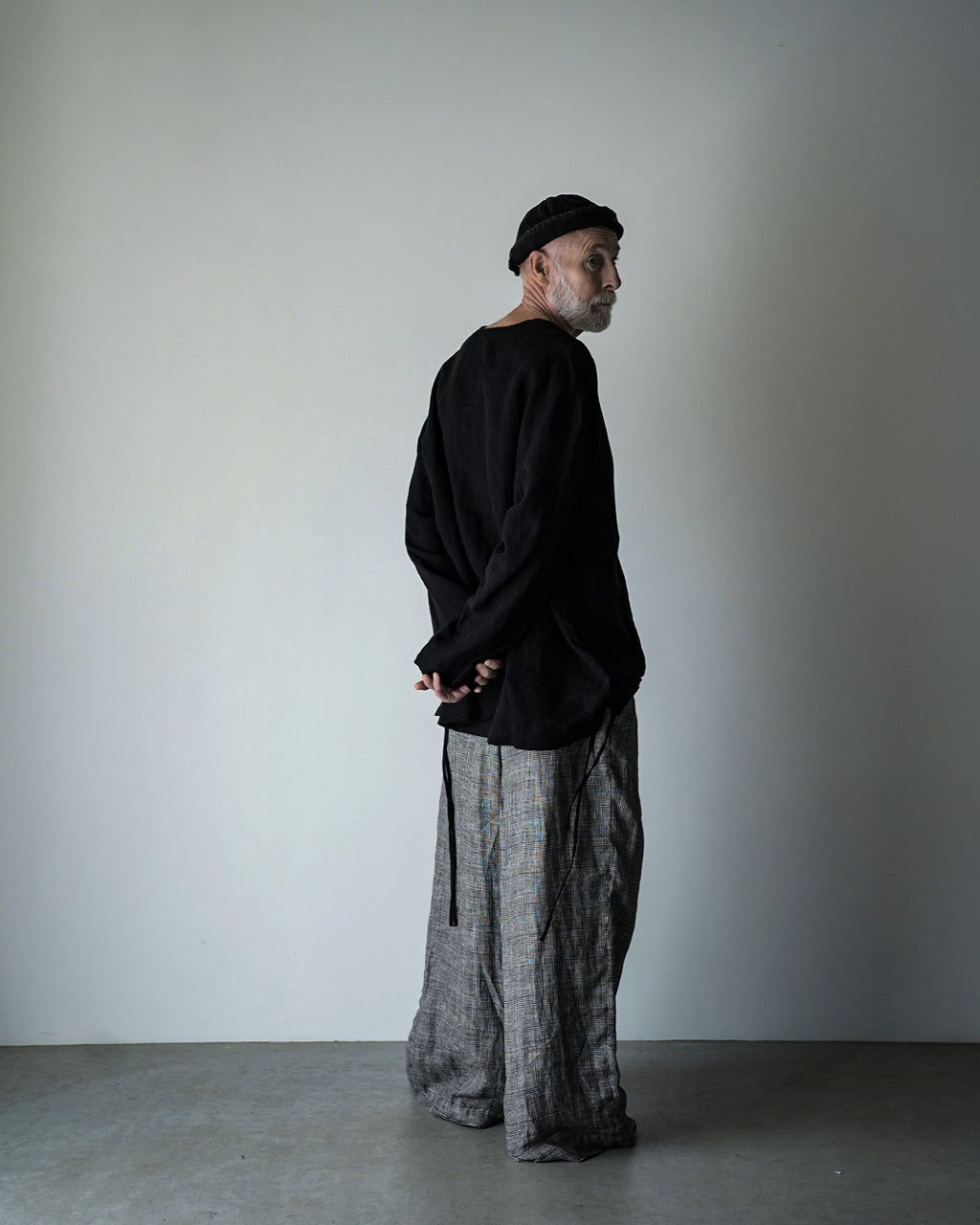 French Linen Side Shirring Long-Sleeve Pullover<#black>