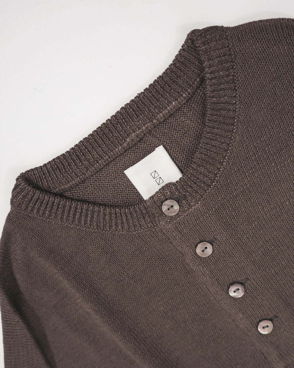 Linen Mid-Gauge Henley Neck Knit Pullover <#brown>