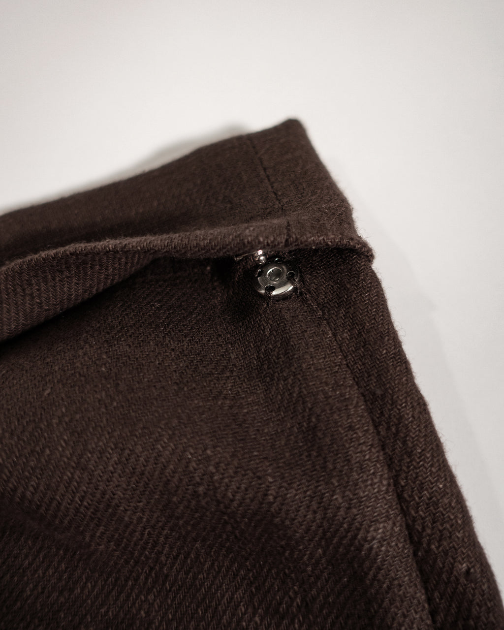 Linen Twill Coin Pocket 2Tuck Double-Hem Shorts <#browm>