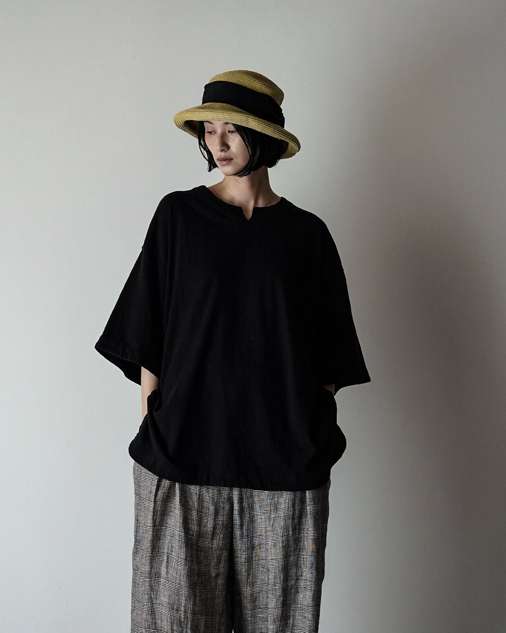 Cotton Linen Hem Round Skipper Half Sleeve Tee <#black>