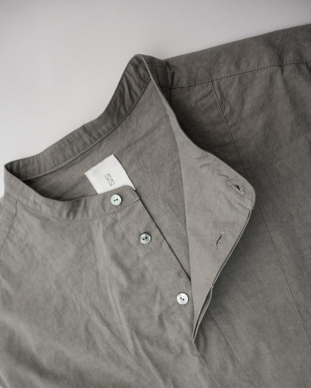 Organic Cotton Band Collar Side Slit Grandpa Shirt <#gray>