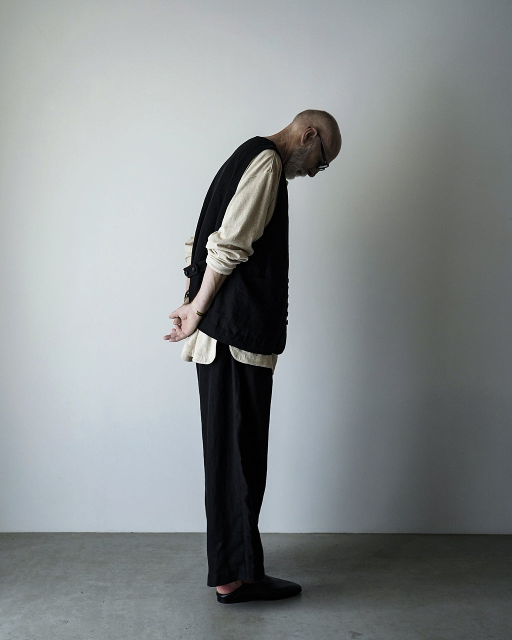 French Linen Back Belt Button Design V-Neck Vest <#black>