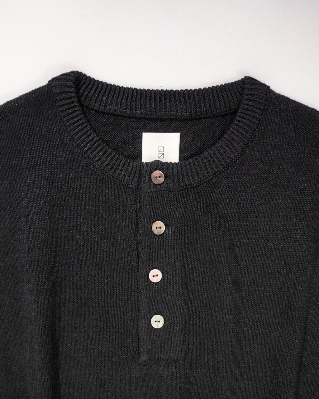 Linen Mid-Gauge Henley Neck Knit Pullover <#black>