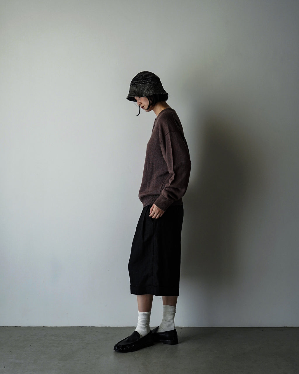 Linen Mid-Gauge Henley Neck Knit Pullover <#brown>