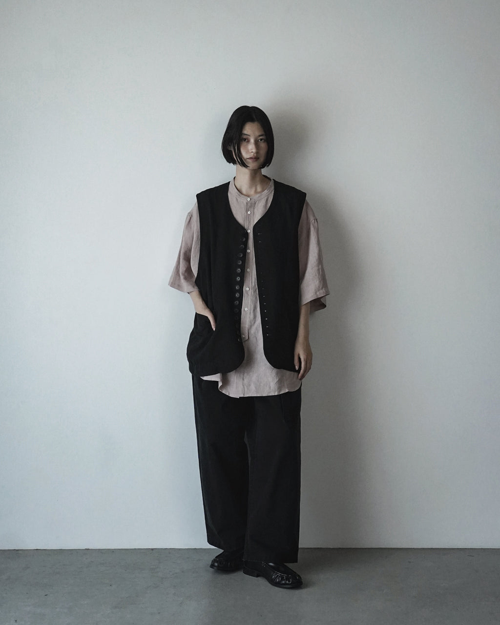 French Linen Back Belt Button Design V-Neck Vest <#black>