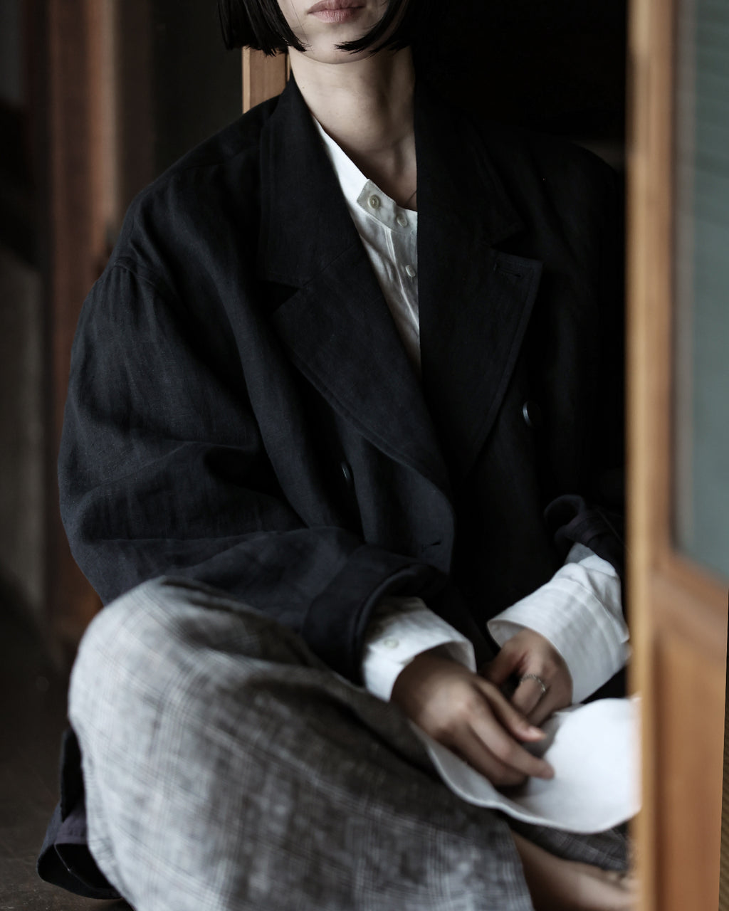 French Linen Back-Open Button Design Semi-Double Jacket <#black>