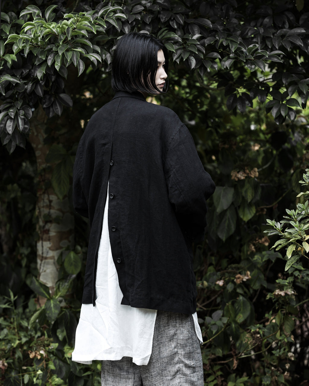French Linen Back-Open Button Design Semi-Double Jacket <#black>