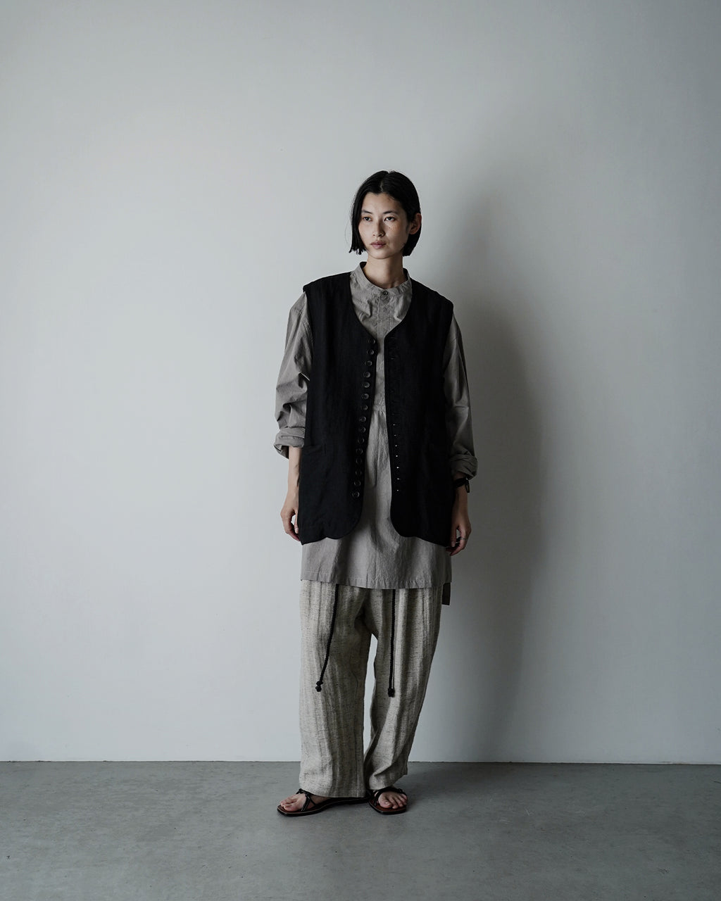 French Linen Back Belt Button Design V-Neck Vest <#black>