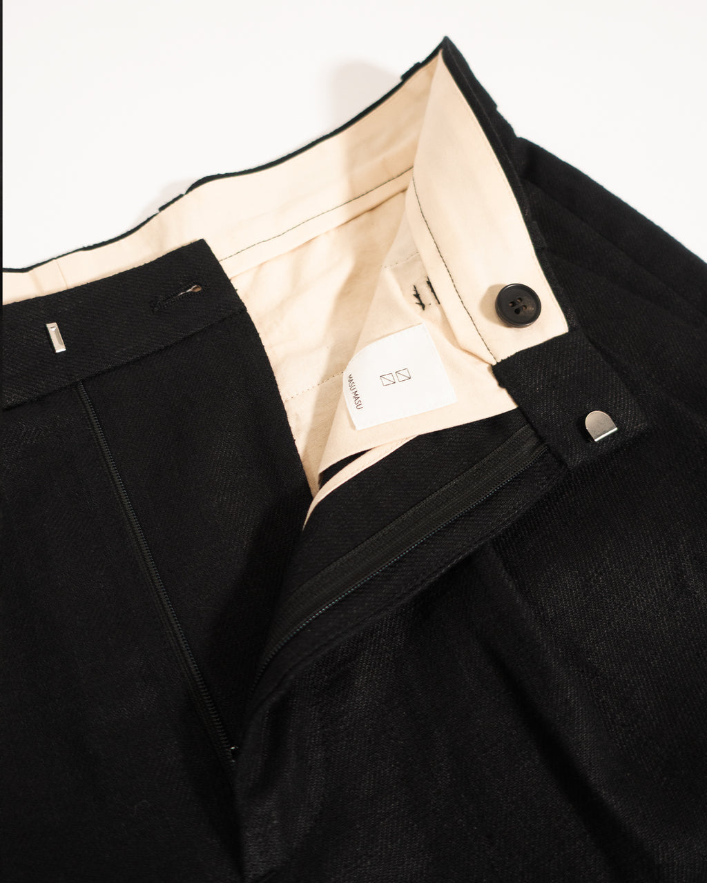 Linen Twill Coin Pocket 2Tuck Double-Hem Shorts <#black>