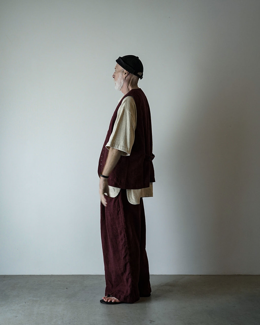 French Linen Back Belt 3Tuck Wide Straight Trousers <#burgundy>
