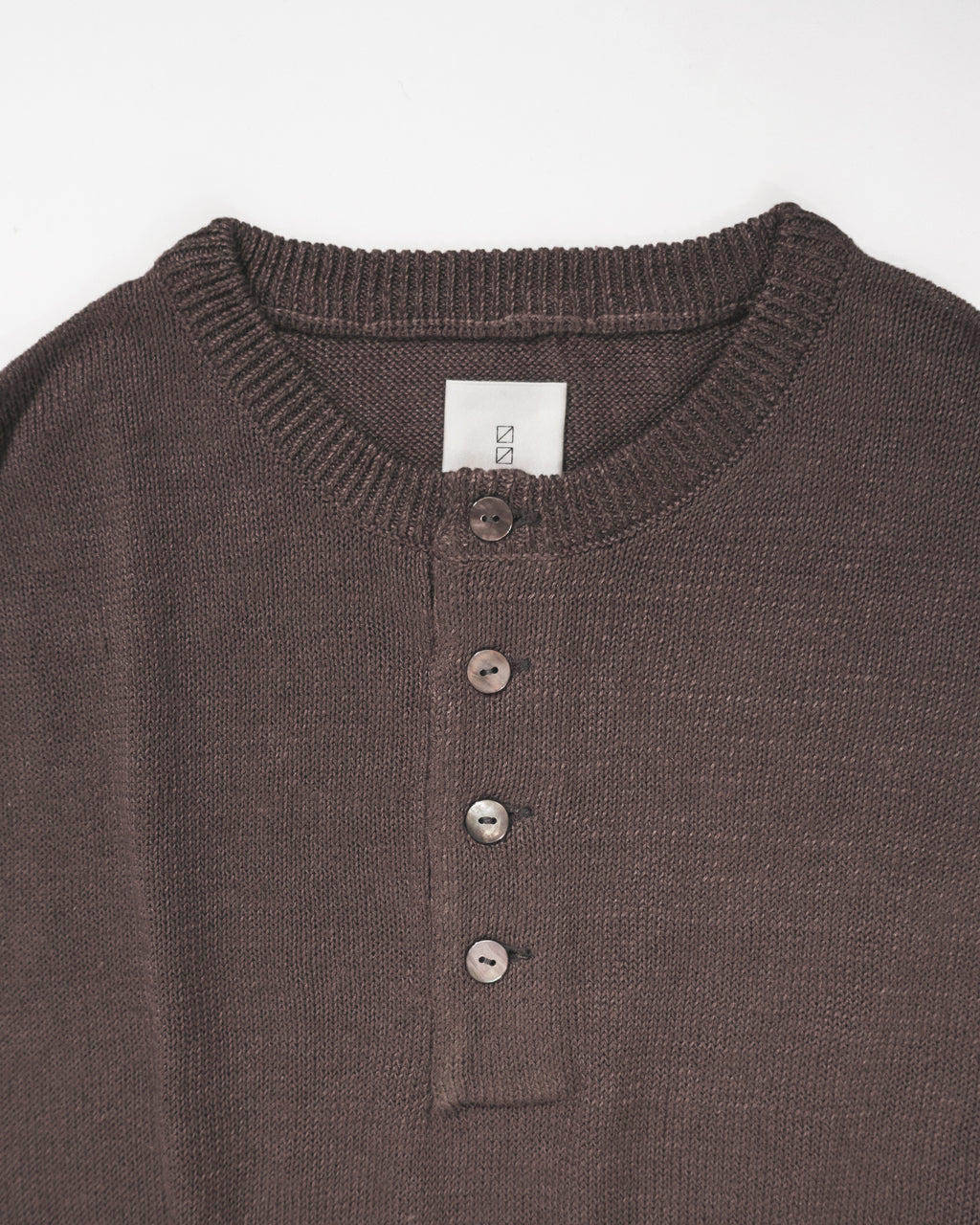 Linen Mid-Gauge Henley Neck Knit Pullover <#brown>